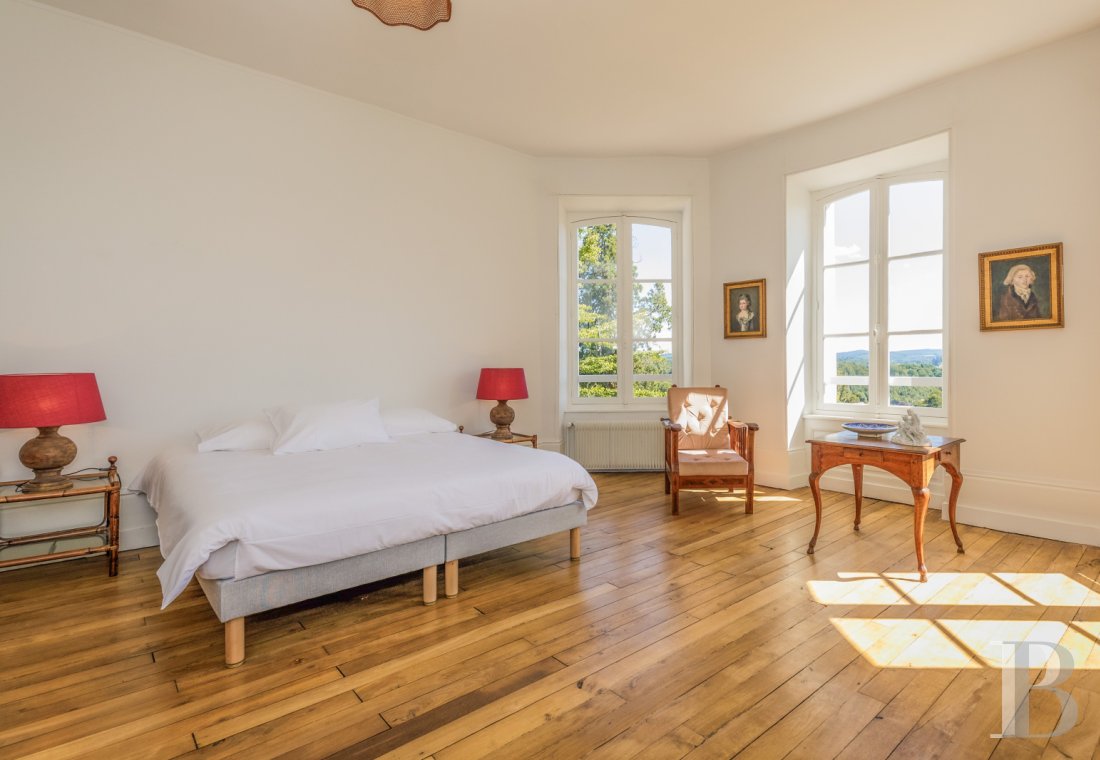 A 19th-century château dominating the surrounding landscape, south of Limoges in Haute-Vienne - photo  n°15